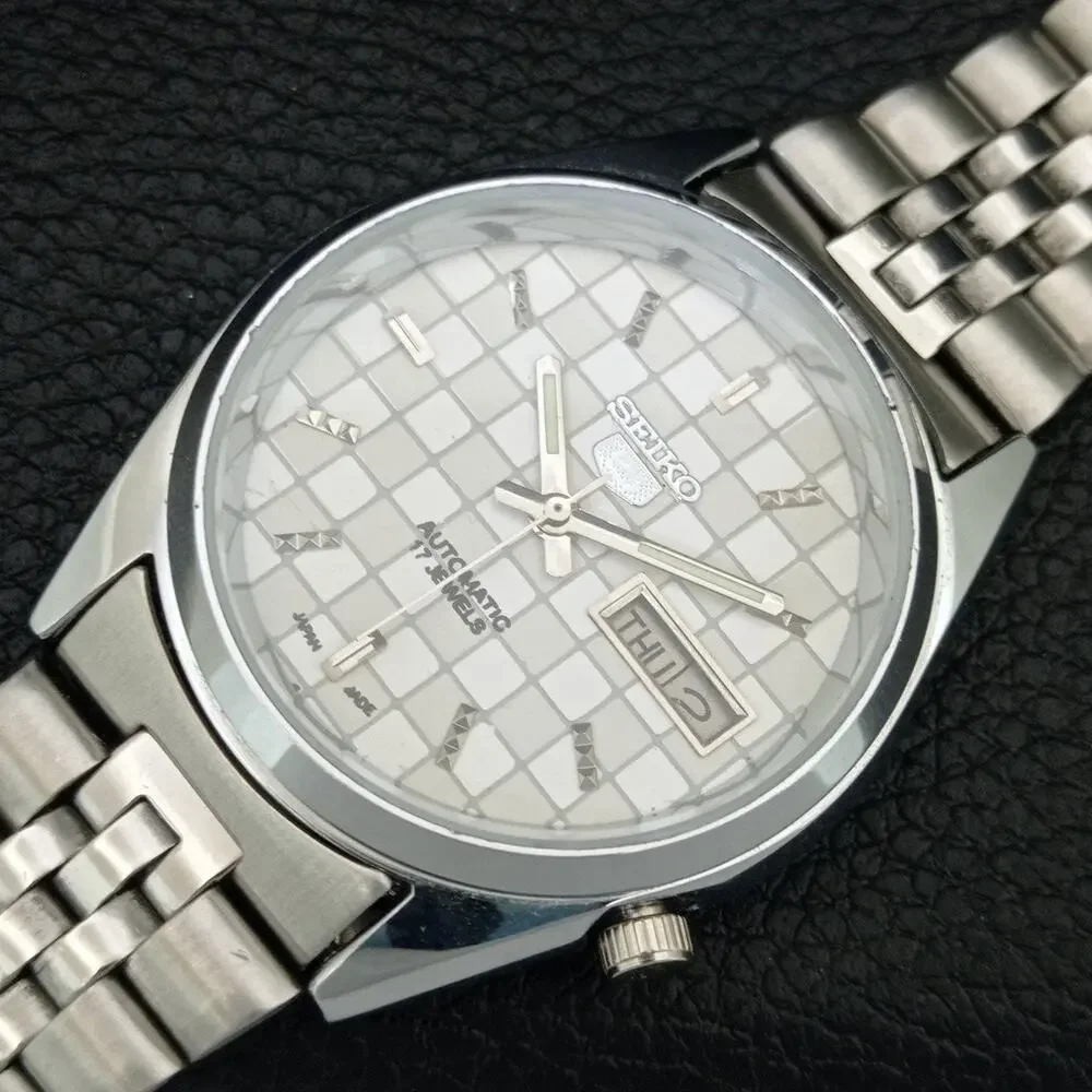 Vintage 1970 Seiko Automatic Mens Silver Watch W/daydate & Gold accents